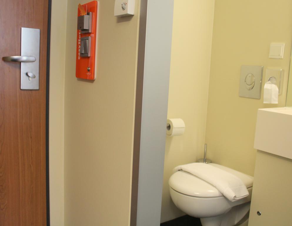 Easyhotel Frankfurt City Center Francfort-sur-le-Main Chambre photo